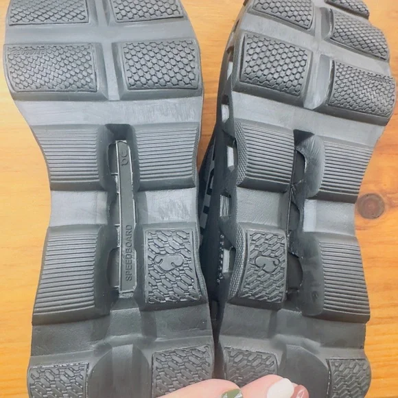 On Running Men's Charcoal Athletic Shoes - Picture 2 of 5